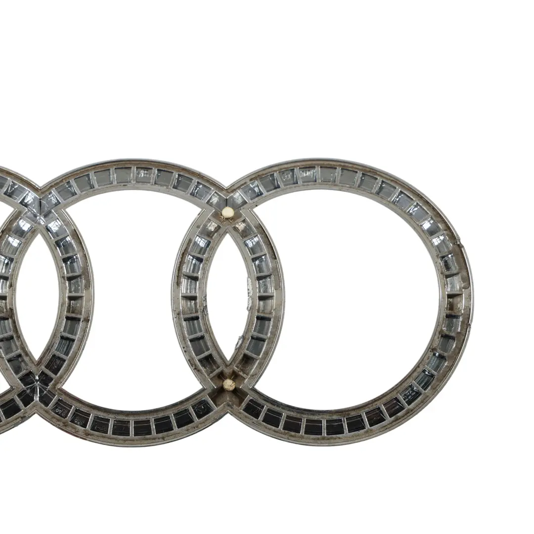 Tylna Klapa Bagażnika Emblemat Logo Chrom do Audi A5 8T o numerze 8T8853742B Audi A5 8T Tylna Klapa Bagażnika Emblemat Logo Chrom - SKU 8T8853742B - Numer Części 8T8853742B