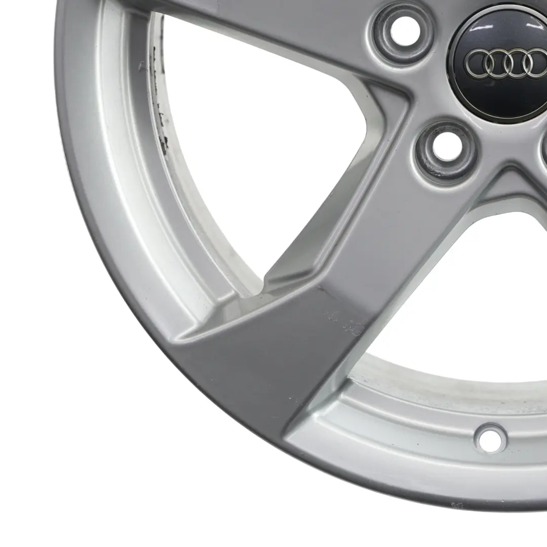 Silberne Leichtmetallfelge 17" ET:51 7,5J Sternspeiche für Audi A3 8V mit Teilenummer 8V0601025CT Audi A3 8V Silberne Leichtmetallfelge 17" ET:51 7,5J Sternspeiche - SKU 8V0601025CT-1 - Teilenummer 8V0601025CT
