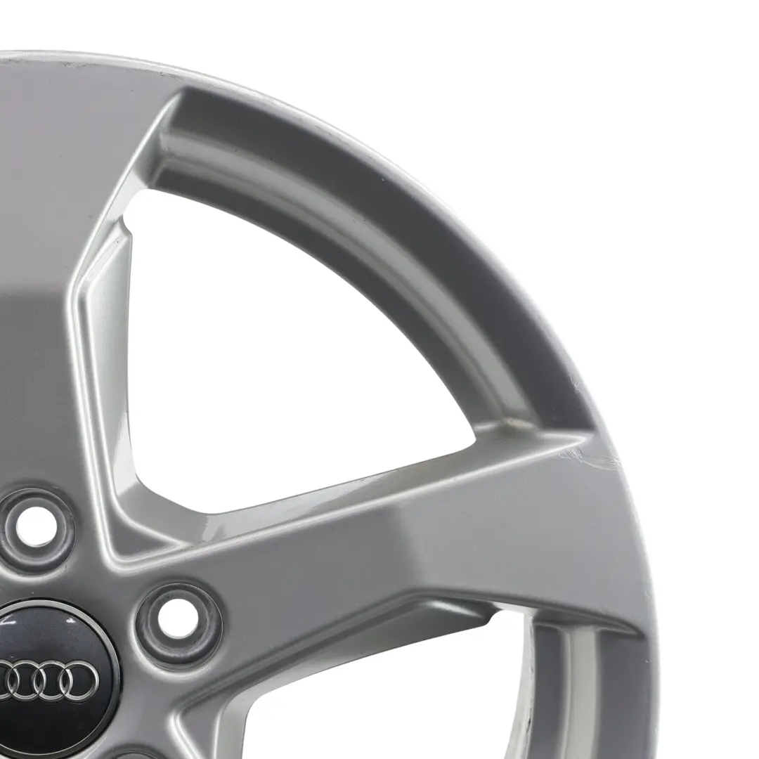 Jante argentée en alliage 17" ET:51 7,5J flèche l'étoile 8V0601025CT pour Audi A3 8V à propos du numéro de pièce 8V0601025CT-2 Audi A3 8V Jante argentée en alliage 17" ET:51 7,5J flèche l'étoile 8V0601025CT - SKU 8V0601025CT-2 - Numéro de pièce 8V0601025CT-2