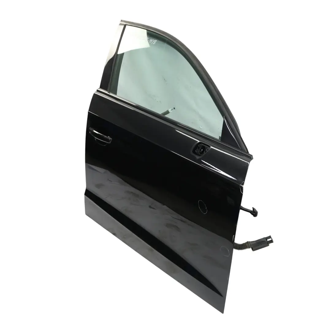 Sportback Porte Avant Droite Mythical Black Metallic Noir - Y9T pour Audi A3 8V à propos du numéro de pièce 8V4831052E Audi A3 8V Sportback Porte Avant Droite Mythical Black Metallic Noir - Y9T - SKU 8V4831052E-MYB - Numéro de pièce 8V4831052E
