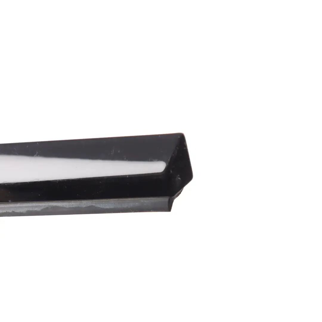 Finestrino Striscia Weatherstrip Porta Posteriore Sinistra per Audi A3 8V con numero di parte 8V5853763A Audi A3 8V Finestrino Striscia Weatherstrip Porta Posteriore Sinistra - SKU 8V5853763A - Numero di parte 8V5853763A
