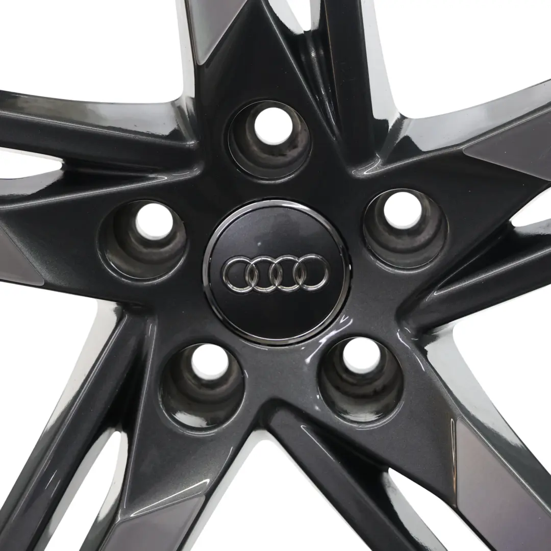 Audi A4 B9 Felga Aluminiowa Srebrna 18" 8J ET:40 - SKU 8W0601025M-1 - Numer Części 8W0601025M