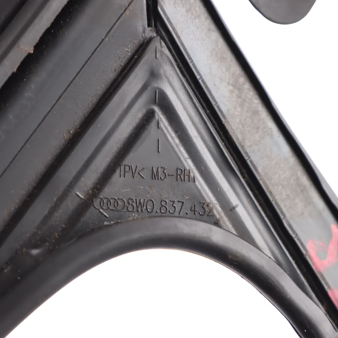 Audi A4 B9 Guía Ventana Puerta Delantera Sellado Tira Cromada Derecha 8W0837432 - SKU 8W0837432D-1 - Número de pieza 8W0837432D