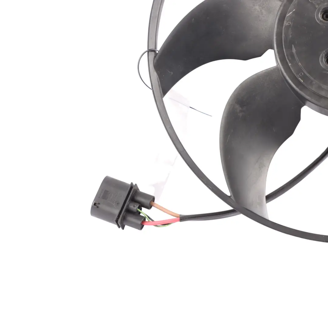 Radiatore Ventilatore Motore Di Raffreddamento Lame 400W per Audi A4 B9 con numero di parte 8W0959455J Audi A4 B9 Radiatore Ventilatore Motore Di Raffreddamento Lame 400W - SKU 8W0959455J - Numero di parte 8W0959455J