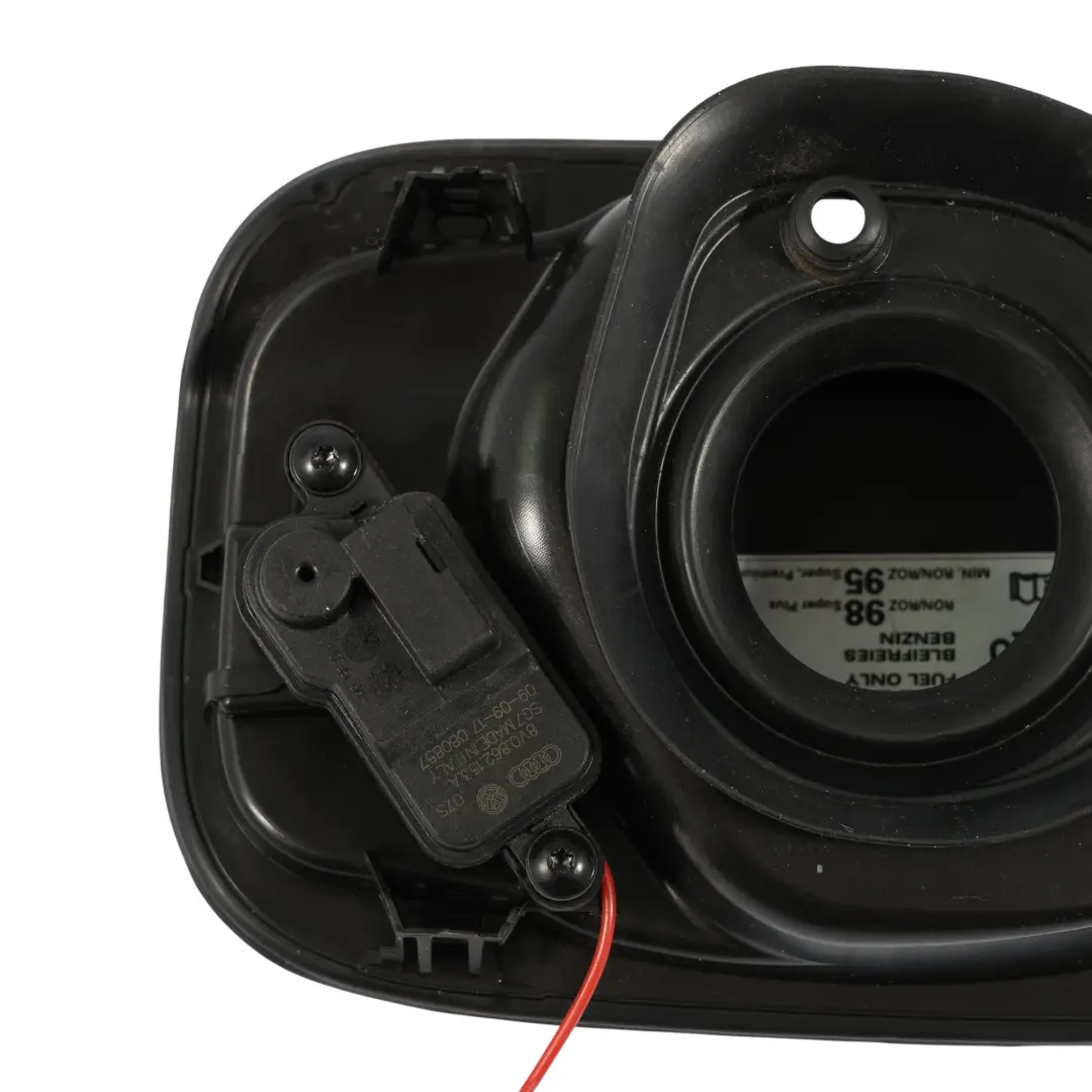 Kraftstofftankklappe Deckel Trägerkappe Aussparung für Audi RS5 A5 F5 mit Teilenummer 8W6809906B Audi RS5 A5 F5 Kraftstofftankklappe Deckel Trägerkappe Aussparung - SKU 8W6809906B - Teilenummer 8W6809906B