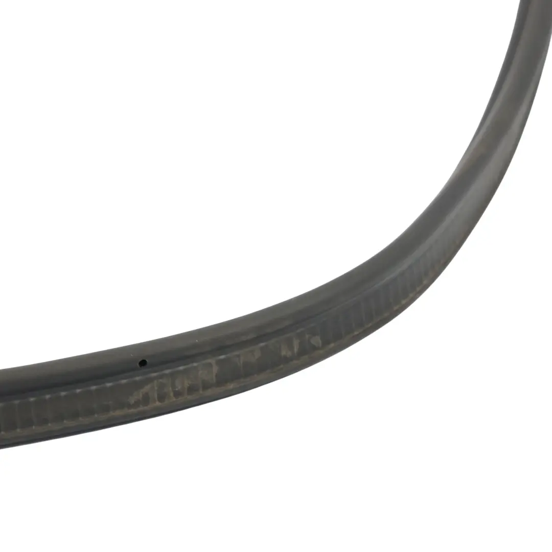 8Y Sportback Guarnizione Gomma Portellone Posteriore Bagagliaio per Audi A3 RS3 con numero di parte 8Y5827705C Audi A3 RS3 8Y Sportback Guarnizione Gomma Portellone Posteriore Bagagliaio - SKU 8Y5827705C - Numero di parte 8Y5827705C