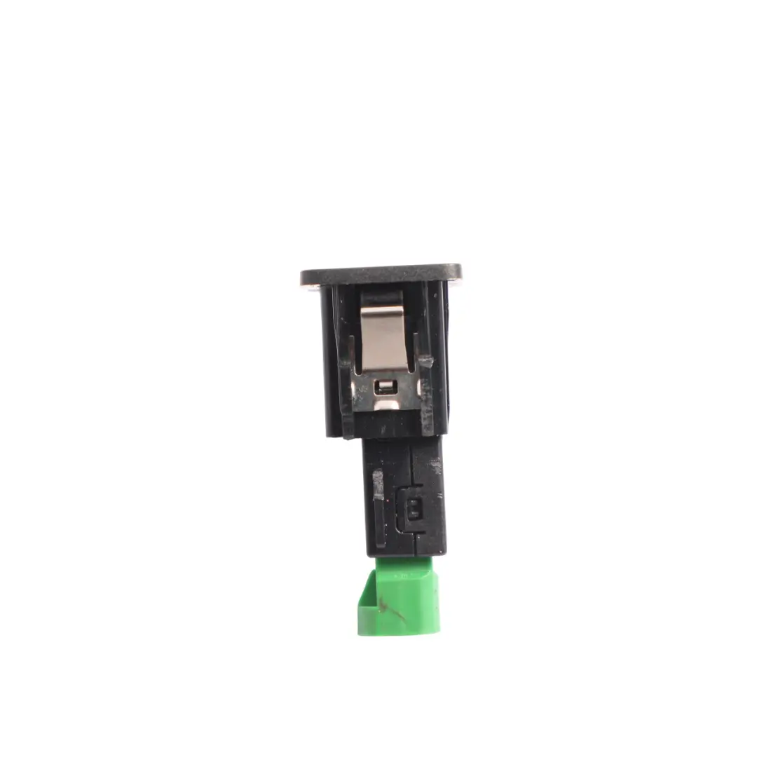 USB AUX In Socket Port Plug to Porsche Macan 95B with Part number 95B035252A Porsche Macan 95B USB AUX In Socket Port Plug - SKU 95B035252A - Part number 95B035252A