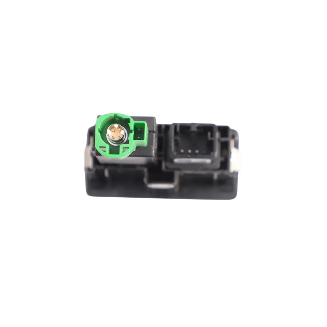 USB AUX In Presa Porta Plug per Porsche Macan 95B con numero di parte 95B035252A Porsche Macan 95B USB AUX In Presa Porta Plug - SKU 95B035252A - Numero di parte 95B035252A