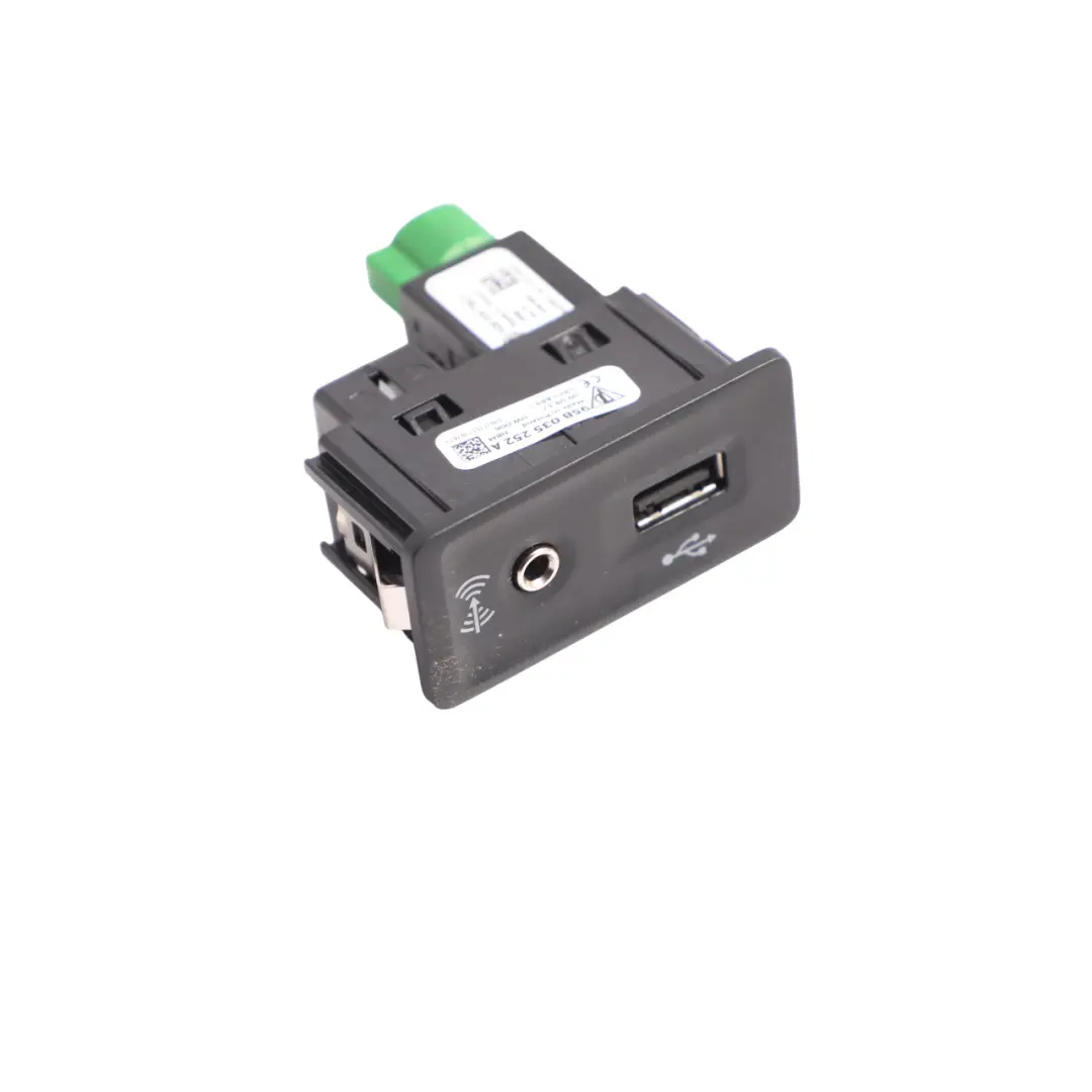Porsche Macan 95B USB AUX In Buchse Port Stecker - SKU 95B035252A - Teilenummer 95B035252A