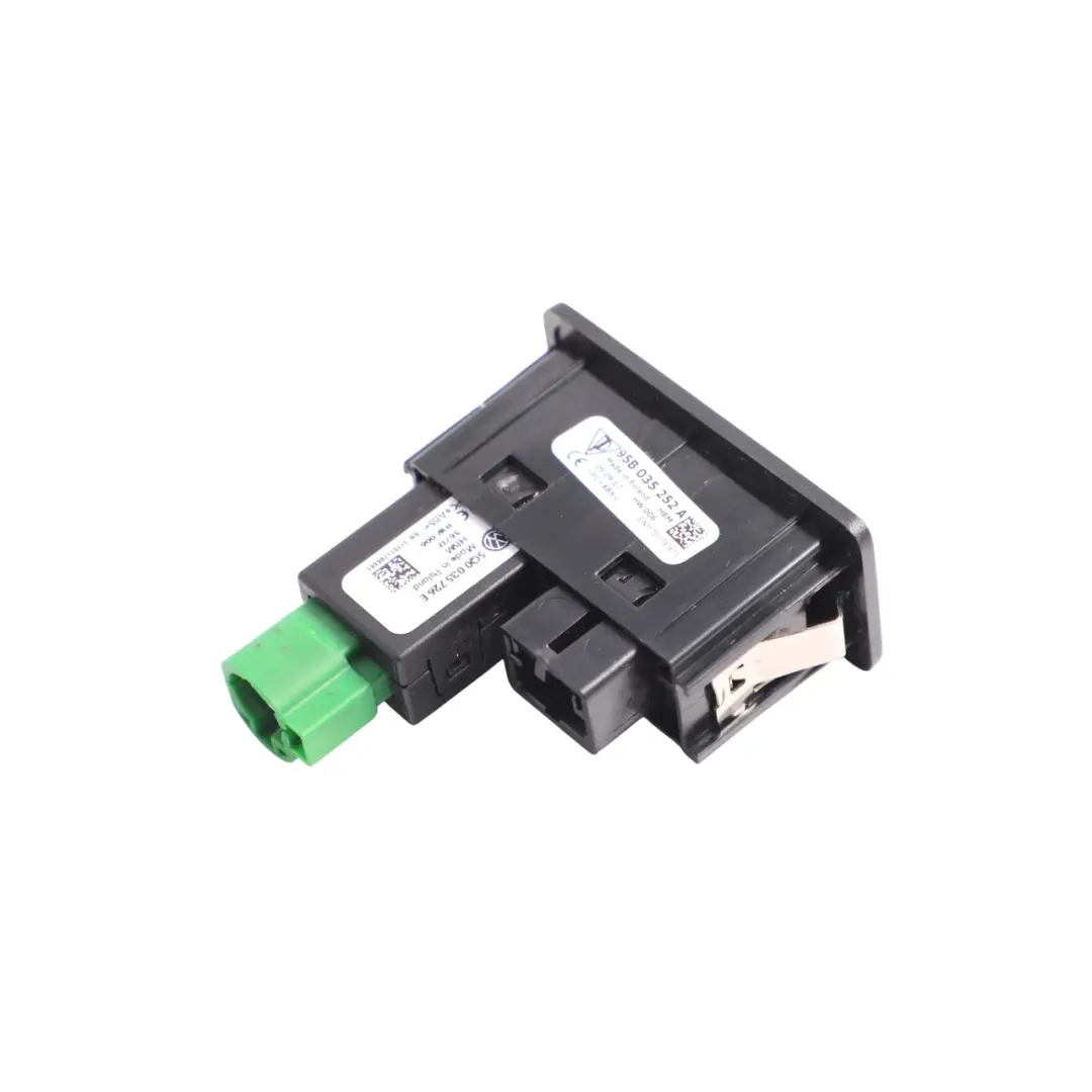 Porsche Macan 95B Prise USB AUX In - SKU 95B035252A - Numéro de pièce 95B035252A