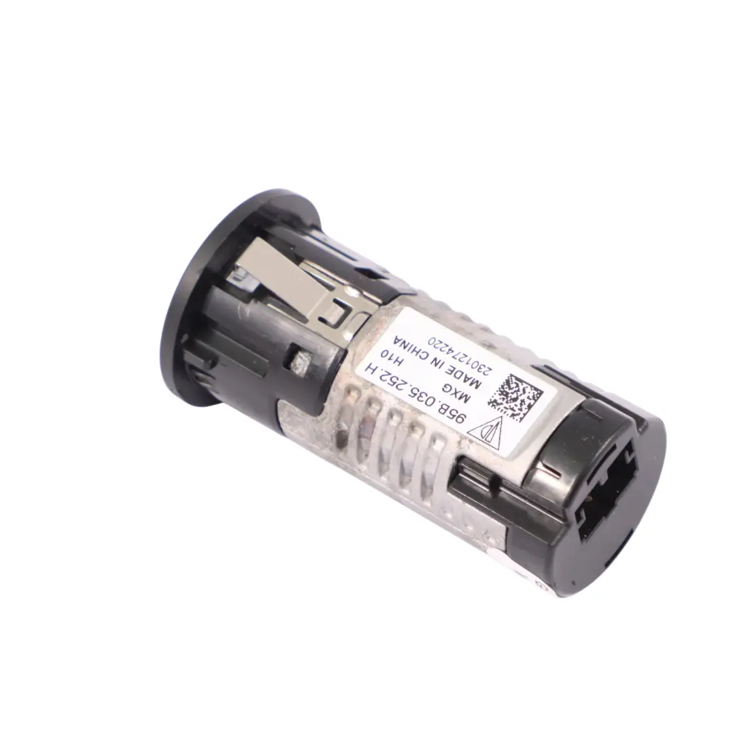 Presa USB C Porta Plug per Porsche Macan 95B con numero di parte 95B035252H Porsche Macan 95B Presa USB C Porta Plug - SKU 95B035252H - Numero di parte 95B035252H