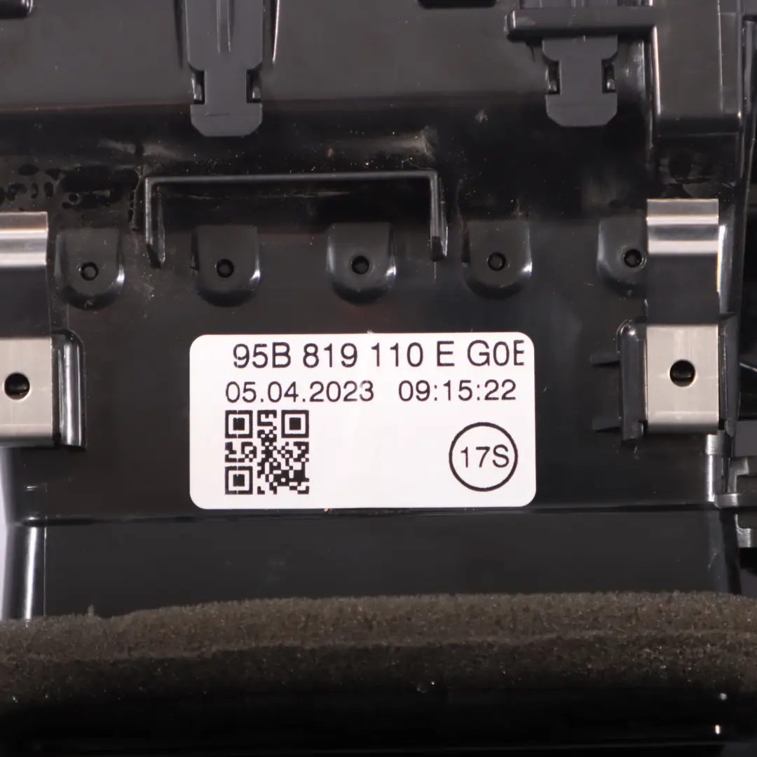 Griglia Di Aerazione Centrale Del Cruscotto per Porsche Macan 95B con numero di parte 95B819110E Porsche Macan 95B Griglia Di Aerazione Centrale Del Cruscotto - SKU 95B819110E - Numero di parte 95B819110E