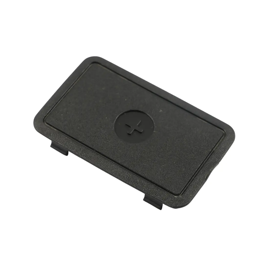 Batterie Plus Abdeckung Zierkappe für Porsche Macan 95B mit Teilenummer 95B819424 Porsche Macan 95B Batterie Plus Abdeckung Zierkappe - SKU 95B819424 - Teilenummer 95B819424