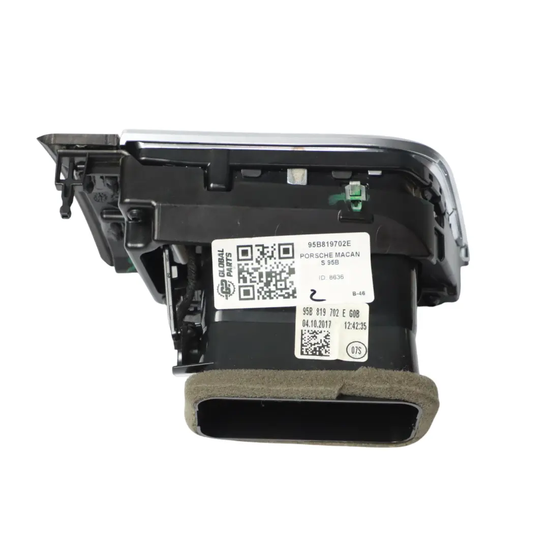 Kratka Nawiewu Deski Rozdzielczej Prawa do Porsche Macan 95B o numerze 95B819702E Porsche Macan 95B Kratka Nawiewu Deski Rozdzielczej Prawa - SKU 95B819702E - Numer Części 95B819702E