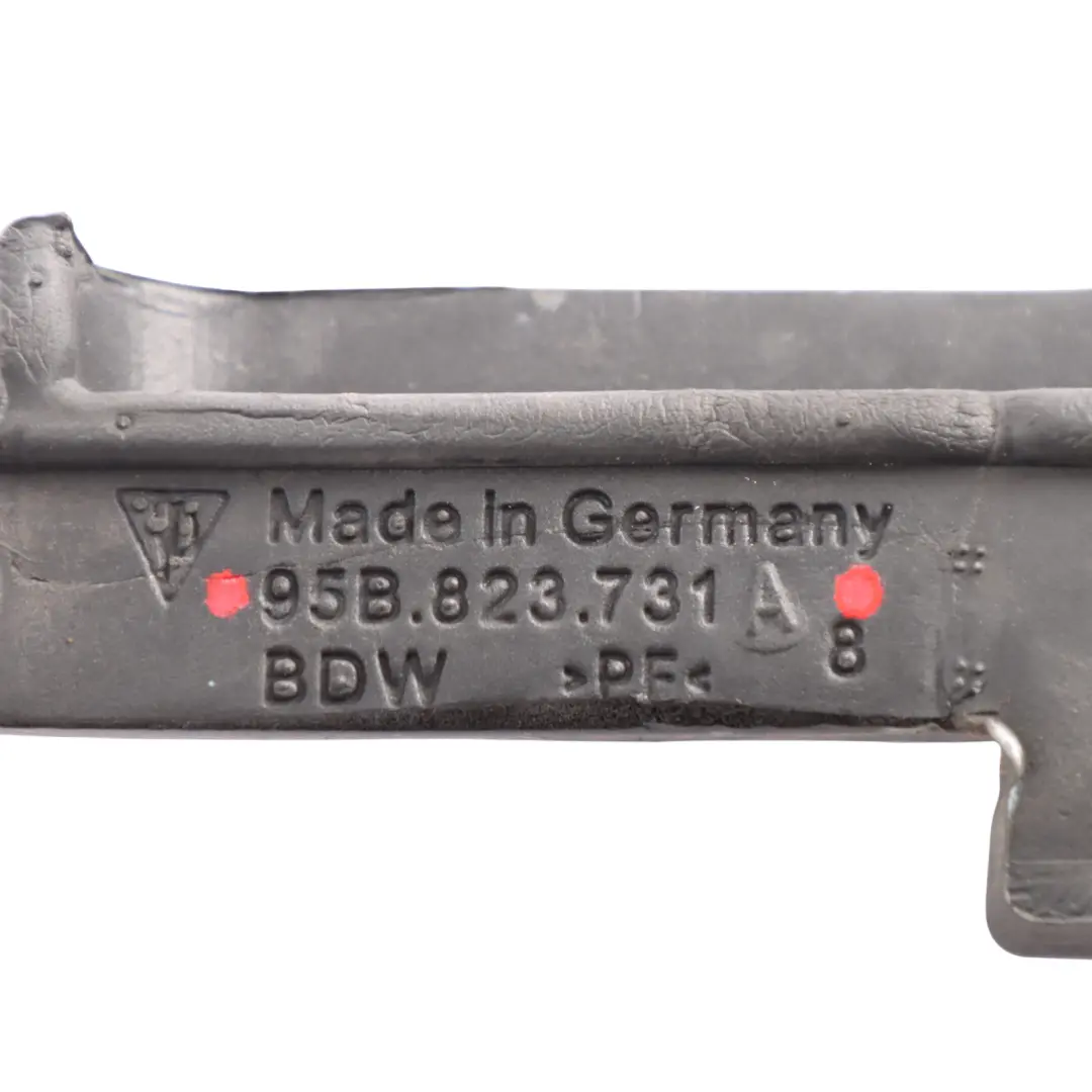 Guarnizione Cofano Motore Copertura Sinistra A per Porsche Macan 95B con numero di parte 95B823731 Porsche Macan 95B Guarnizione Cofano Motore Copertura Sinistra A - SKU 95B823731 - Numero di parte 95B823731