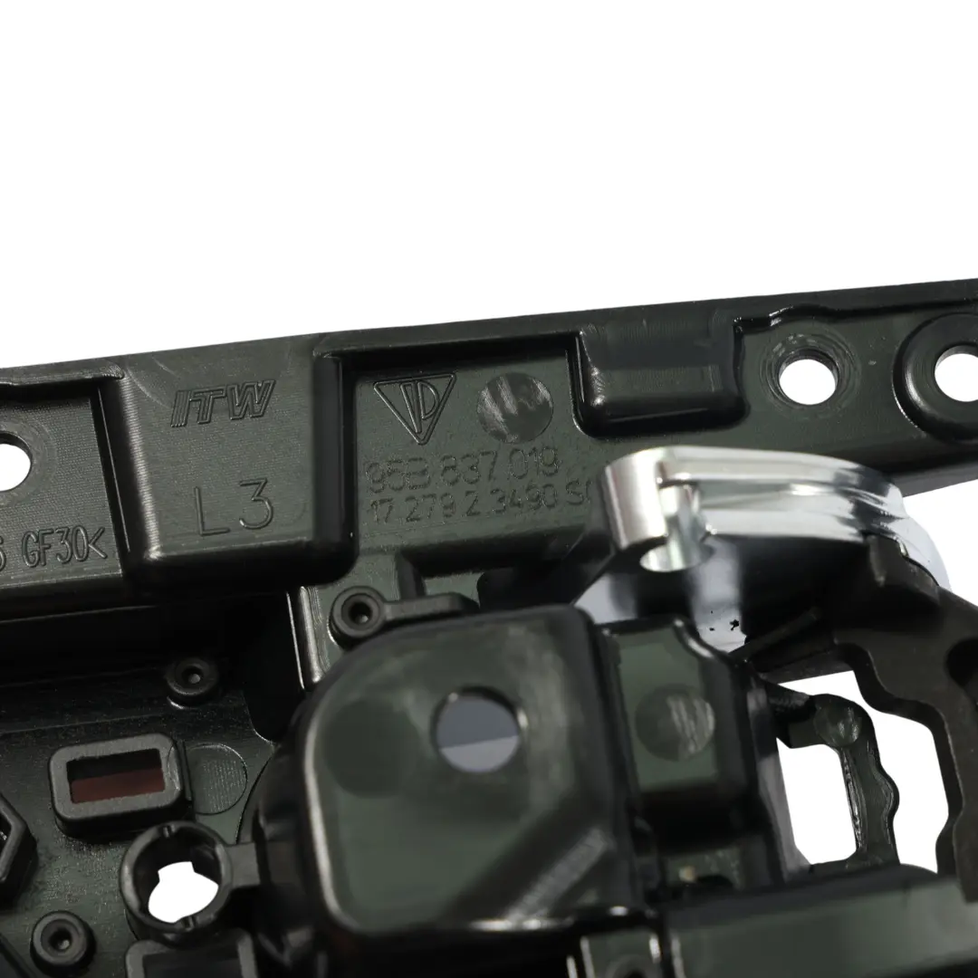 Maniglia Sblocco Porta Anteriore Posteriore Sinistra per Porsche Macan 95B con numero di parte 95B837019 Porsche Macan 95B Maniglia Sblocco Porta Anteriore Posteriore Sinistra - SKU 95B837019 - Numero di parte 95B837019