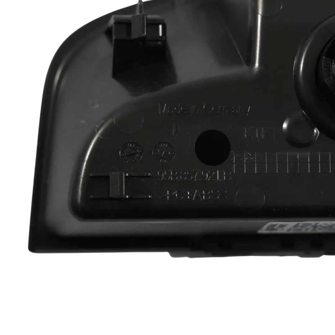 Schowek Konsoli Środkowej Gniazdo Zapalniczki 95B864378D do Porsche Macan 95B o numerze 95B857921B Porsche Macan 95B Schowek Konsoli Środkowej Gniazdo Zapalniczki 95B864378D - SKU 95B857921B - Numer Części 95B857921B