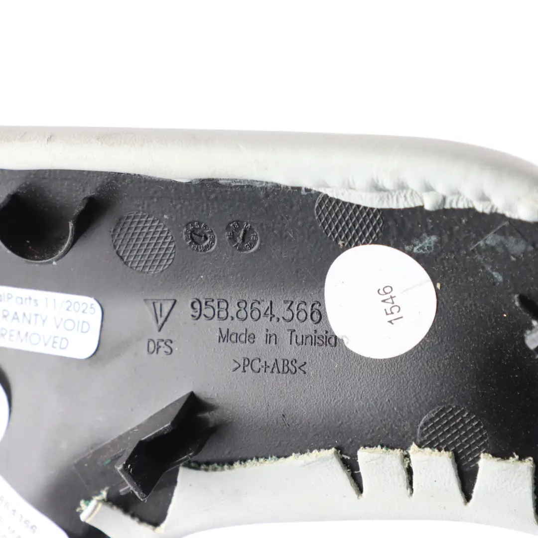 Osłona Konsoli Środkowej Prawa Przednia Szara Pebble Grey do Porsche Macan 95B o numerze 95B864366 Porsche Macan 95B Osłona Konsoli Środkowej Prawa Przednia Szara Pebble Grey - SKU 95B864366 - Numer Części 95B864366