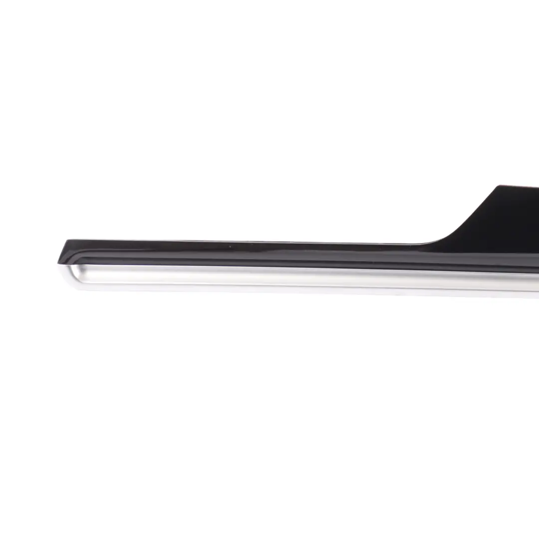 Porsche Macan 95B Baguette Garniture Porte Avant Gauche Noir Piano - SKU 95B867409D - Numéro de pièce 95B867409D