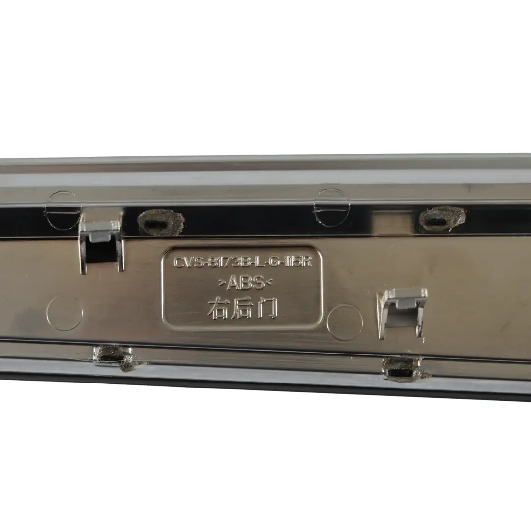 Embellecedor Tarjeta De Puerta Delantera Derecha Piano Black para Porsche Macan 95B con número de pieza 95B867410D-1 Porsche Macan 95B Embellecedor Tarjeta De Puerta Delantera Derecha Piano Black - SKU 95B867410D-1 - Número de pieza 95B867410D-1