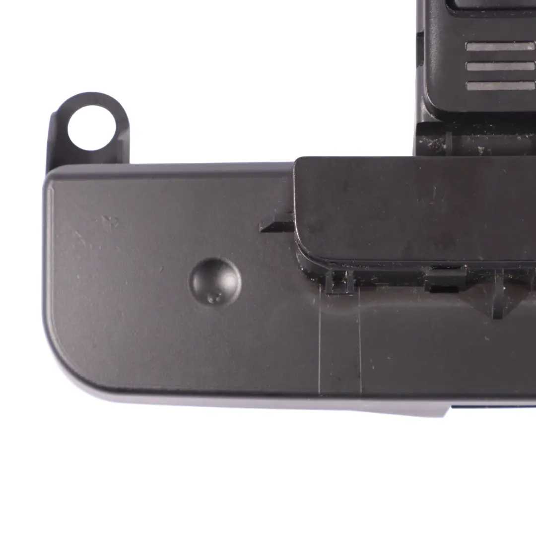 Porsche Macan 95B Pannello Controllo Interruttore Presa Aria Posteriore - SKU 95B907049K - Numero di parte 95B907049K