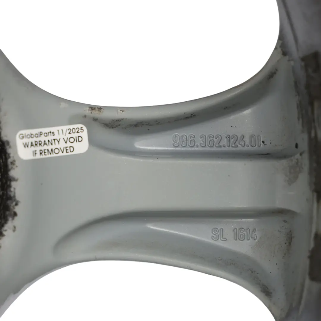 Boxter 986 Cerchio Anteriore In Lega Argento 17" 7J ET:55 per Porsche con numero di parte 98636212401 Porsche Boxter 986 Cerchio Anteriore In Lega Argento 17" 7J ET:55 - SKU 98636212401-1 - Numero di parte 98636212401