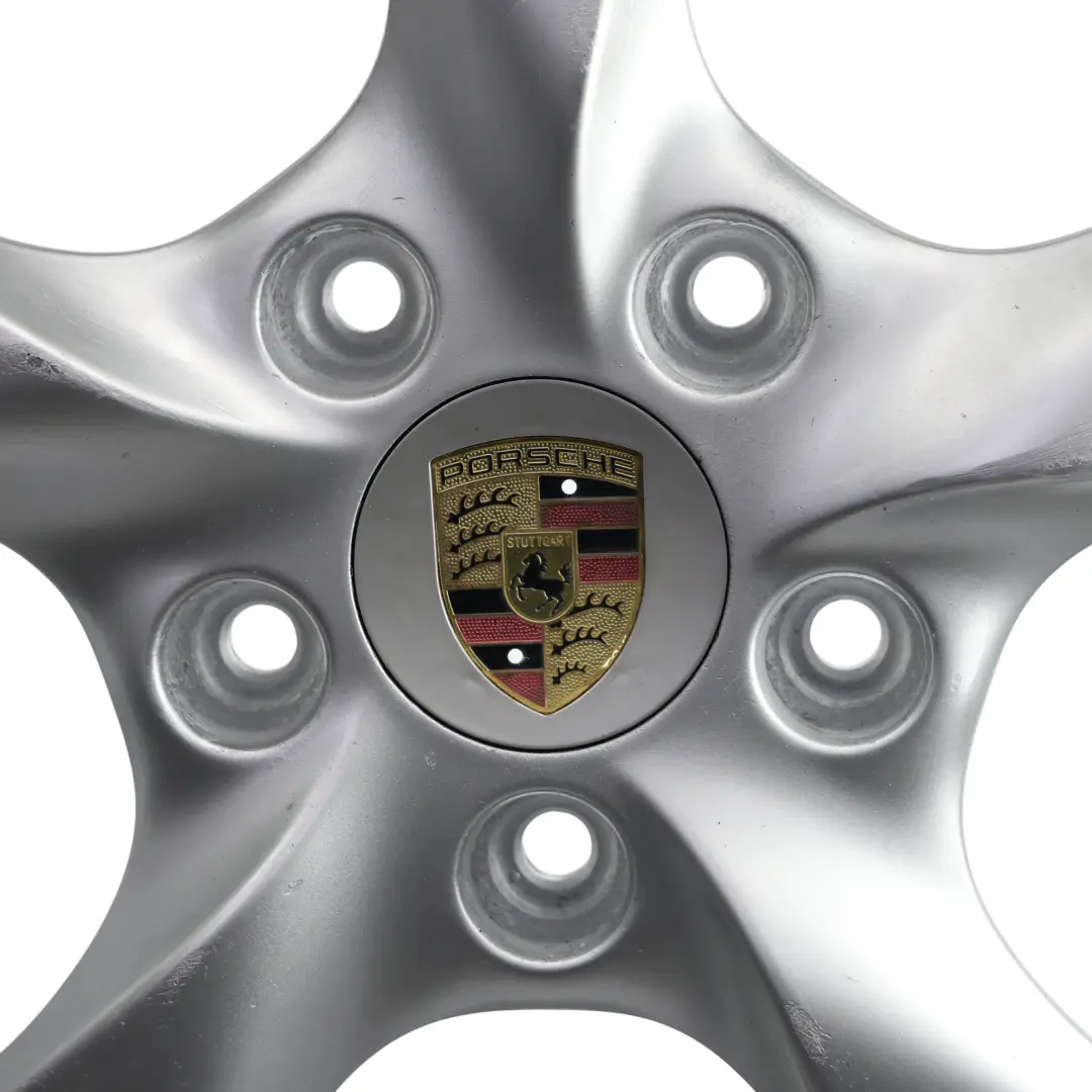 Boxter 986 Felga Aluminiowa Srebrna Przód 17" 7J ET:55 do Porsche o numerze 98636212401 Porsche Boxter 986 Felga Aluminiowa Srebrna Przód 17" 7J ET:55 - SKU 98636212401-1 - Numer Części 98636212401