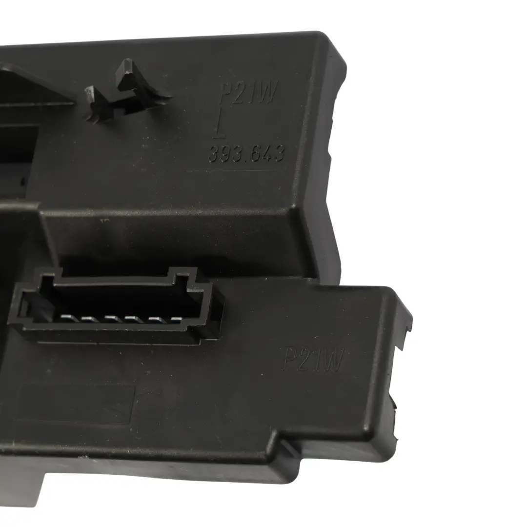 Lampada Posteriore Supporto Portalampada Sinistro 393.643 per Porsche Boxster 986 con numero di parte 98663145100 Porsche Boxster 986 Lampada Posteriore Supporto Portalampada Sinistro 393.643 - SKU 98663145100 - Numero di parte 98663145100