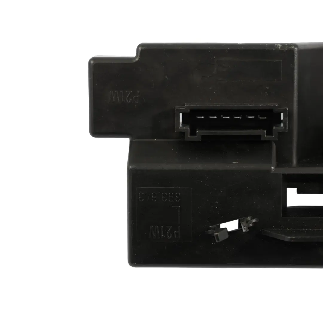 Uchwyt Gniazdo Żarówki Lampy Tylnej Lewej 393.643 do Porsche Boxster 986 o numerze 98663145100 Porsche Boxster 986 Uchwyt Gniazdo Żarówki Lampy Tylnej Lewej 393.643 - SKU 98663145100 - Numer Części 98663145100