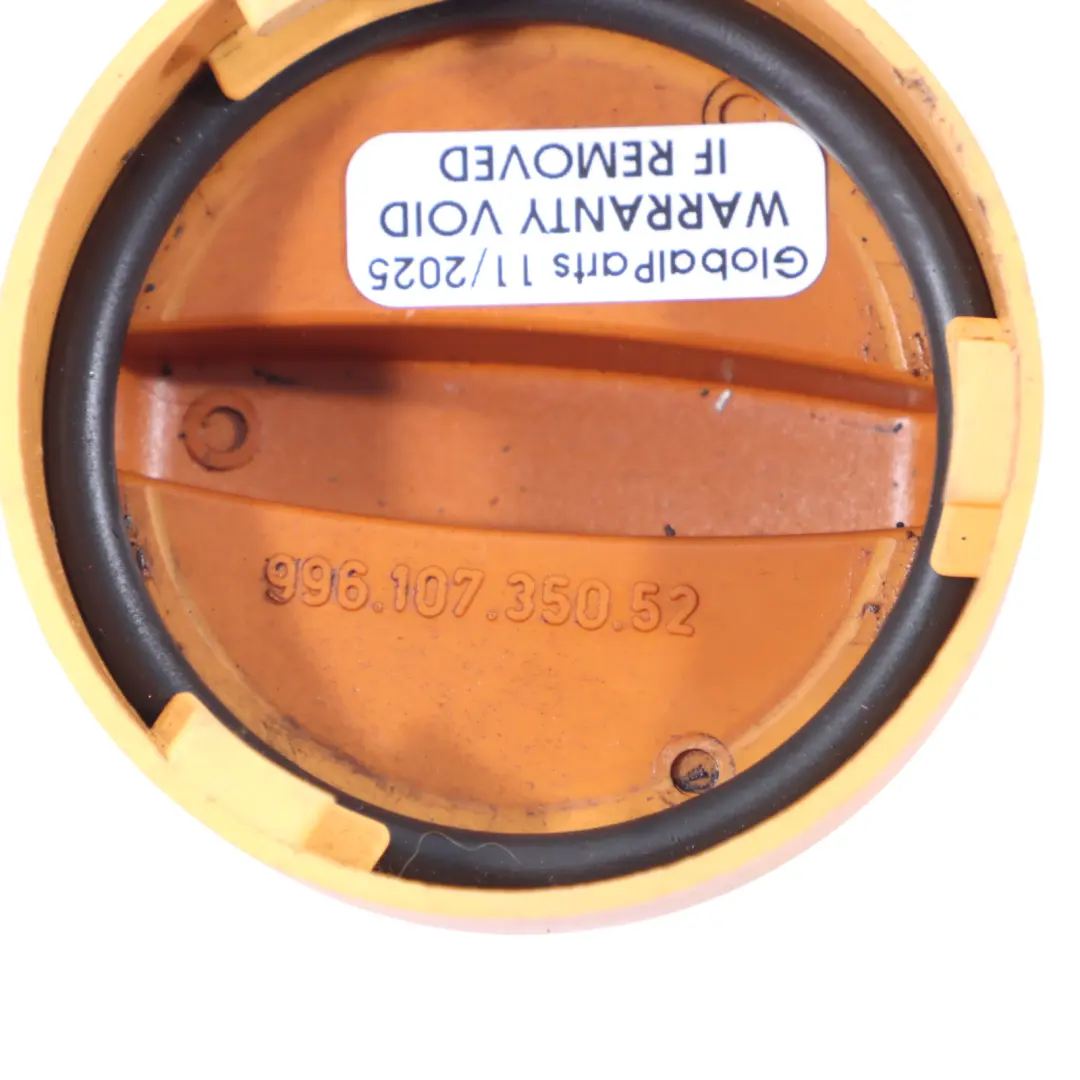 Tapa Del Depósito De Aceite para Porsche Boxster 986 con número de pieza 99610735052 Porsche Boxster 986 Tapa Del Depósito De Aceite - SKU 99610735052 - Número de pieza 99610735052