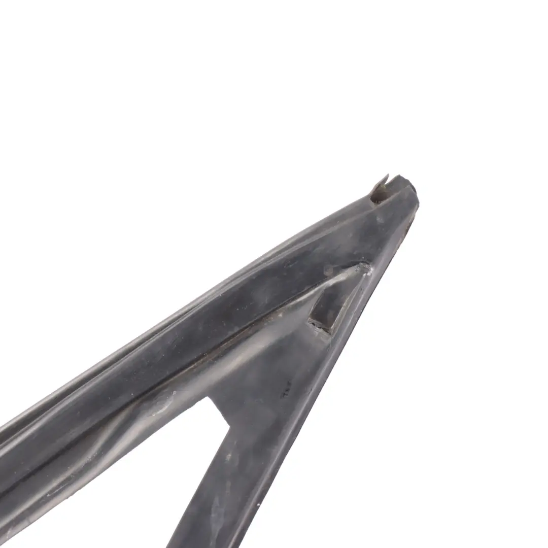 Guarnizione Guida Finestrino Porta Destra per Porsche Boxster 986 con numero di parte 99653753205 Porsche Boxster 986 Guarnizione Guida Finestrino Porta Destra - SKU 99653753205 - Numero di parte 99653753205