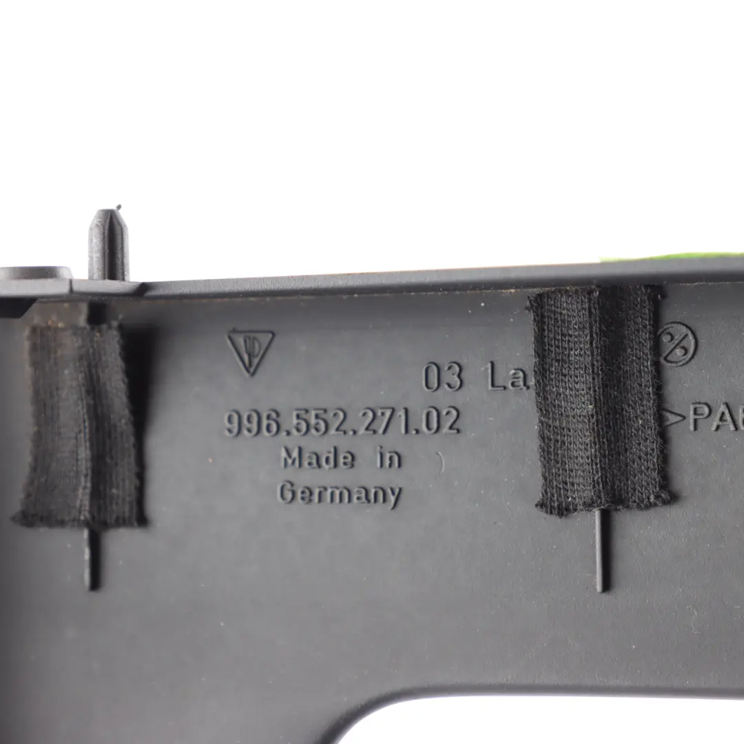 Cache Supérieur De Colonne De Direction pour Porsche Boxster 986 à propos du numéro de pièce 99655227102 Porsche Boxster 986 Cache Supérieur De Colonne De Direction - SKU 99655227103 - Numéro de pièce 99655227102