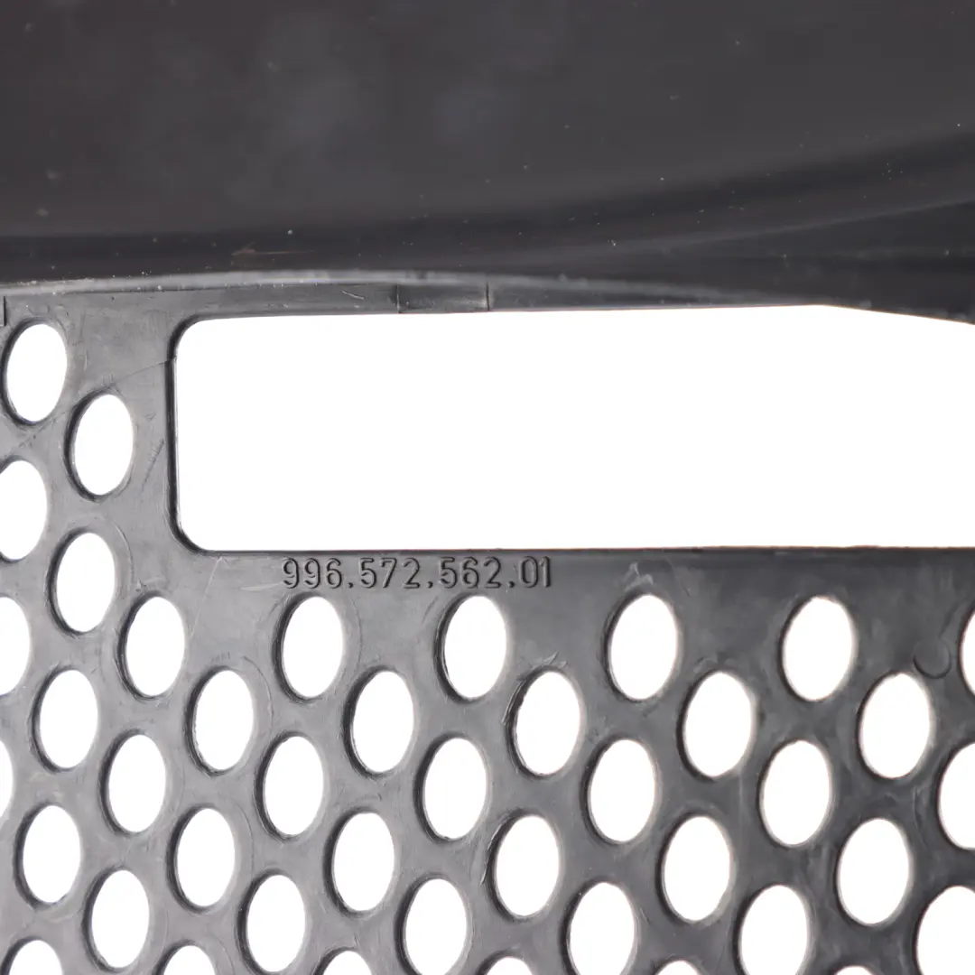 Copertura Trim Motore Cofano Destro Griglia Nero per Porsche Boxster 986 con numero di parte 99657256201 Porsche Boxster 986 Copertura Trim Motore Cofano Destro Griglia Nero - SKU 99657256201 - Numero di parte 99657256201