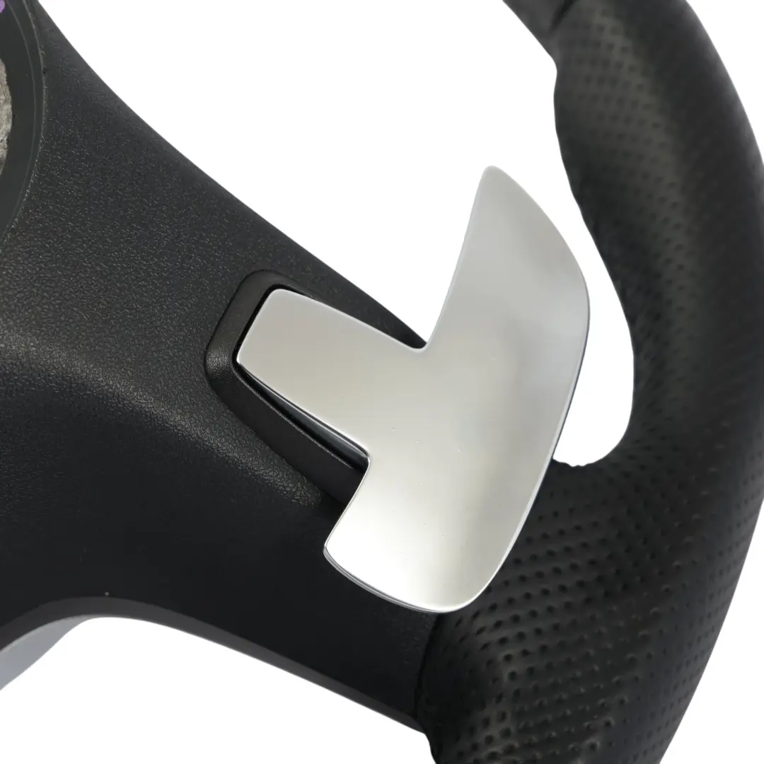 Volant cuir noir avec palettes changement vitesse pour Mercedes W177 AMG à propos du numéro de pièce A0004608413 Mercedes W177 AMG Volant cuir noir avec palettes changement vitesse - SKU A0004608413 - Numéro de pièce A0004608413