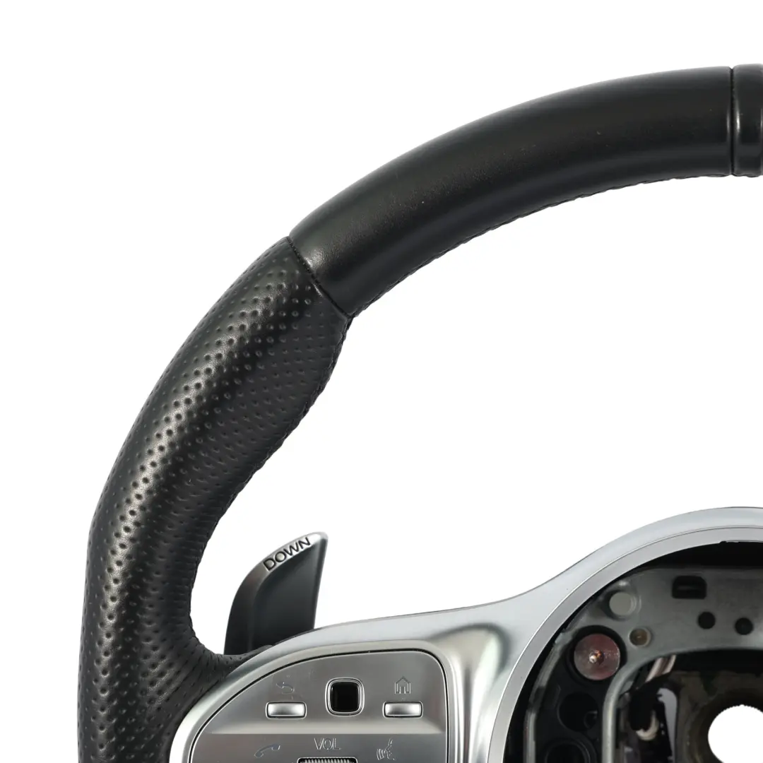 Volant cuir noir avec palettes changement vitesse pour Mercedes W177 AMG à propos du numéro de pièce A0004608413 Mercedes W177 AMG Volant cuir noir avec palettes changement vitesse - SKU A0004608413 - Numéro de pièce A0004608413