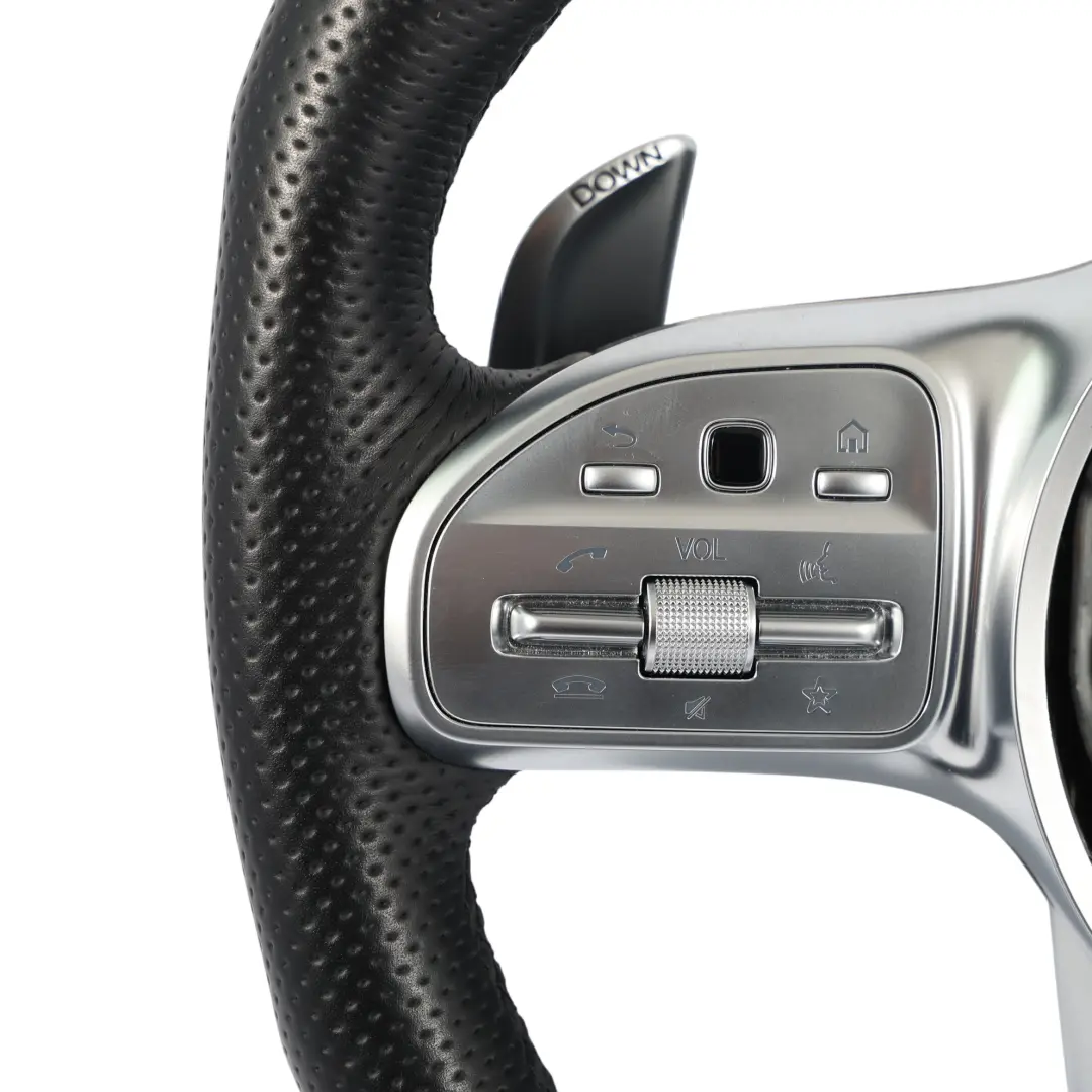Volant cuir noir avec palettes changement vitesse pour Mercedes W177 AMG à propos du numéro de pièce A0004608413 Mercedes W177 AMG Volant cuir noir avec palettes changement vitesse - SKU A0004608413 - Numéro de pièce A0004608413