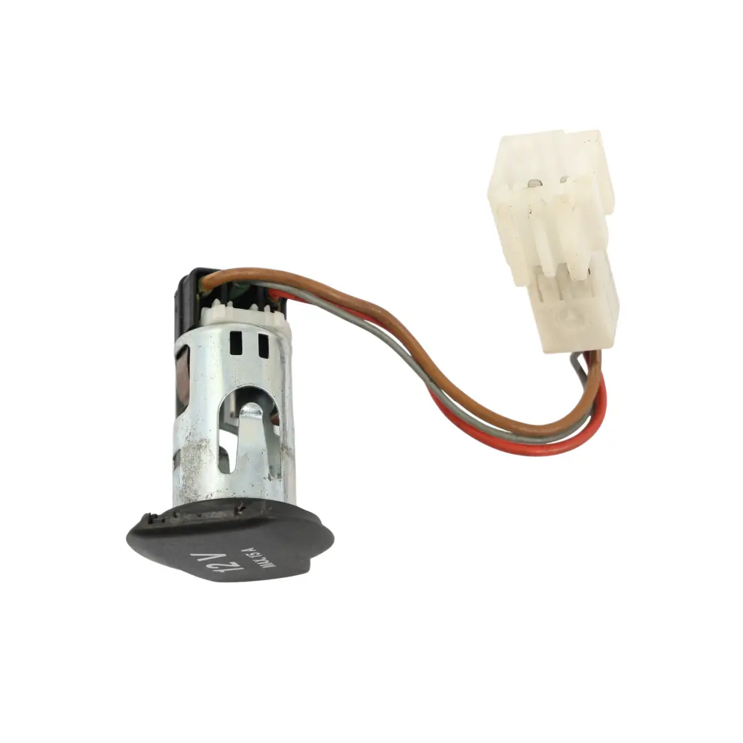 Toma De Corriente Auxiliar De 12 V para Mercedes W204 C207 W212 con número de pieza A0008204951 Mercedes W204 C207 W212 Toma De Corriente Auxiliar De 12 V - SKU A0008204951 - Número de pieza A0008204951