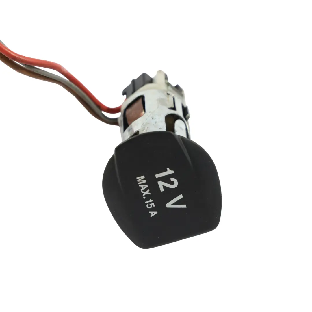Prise Accessoire 12V pour Mercedes W204 C207 W212 à propos du numéro de pièce A0008204951 Mercedes W204 C207 W212 Prise Accessoire 12V - SKU A0008204951 - Numéro de pièce A0008204951