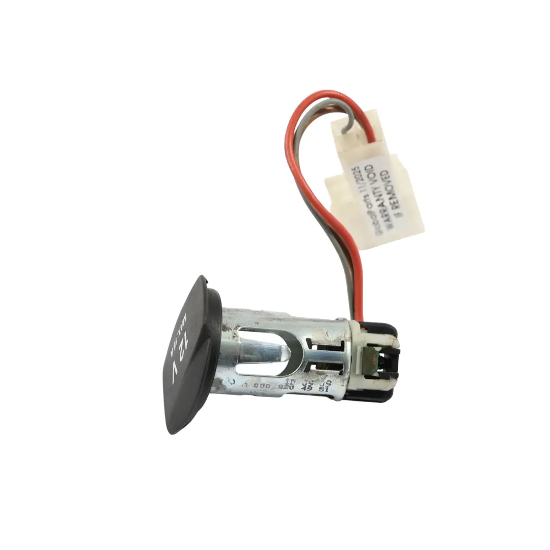 Zubehör Steckdose für Mercedes W204 C207 W212 12V mit Teilenummer A0008204951 Mercedes W204 C207 W212 12V Zubehör Steckdose - SKU A0008204951 - Teilenummer A0008204951