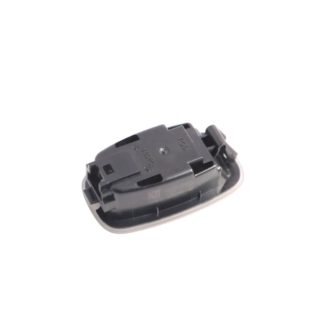 Luce Interna Piedi Anteriore Destra Sinistra per Mercedes W177 CL C118 con numero di parte A0009062012 Mercedes W177 CL C118 Luce Interna Piedi Anteriore Destra Sinistra - SKU A0009062012 - Numero di parte A0009062012