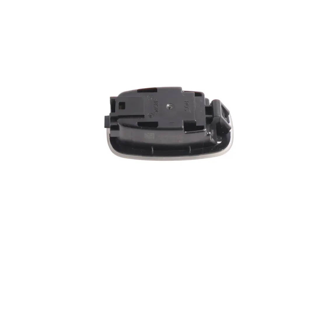 Luce Interna Piedi Anteriore Destra Sinistra per Mercedes W177 CL C118 con numero di parte A0009062012 Mercedes W177 CL C118 Luce Interna Piedi Anteriore Destra Sinistra - SKU A0009062012 - Numero di parte A0009062012