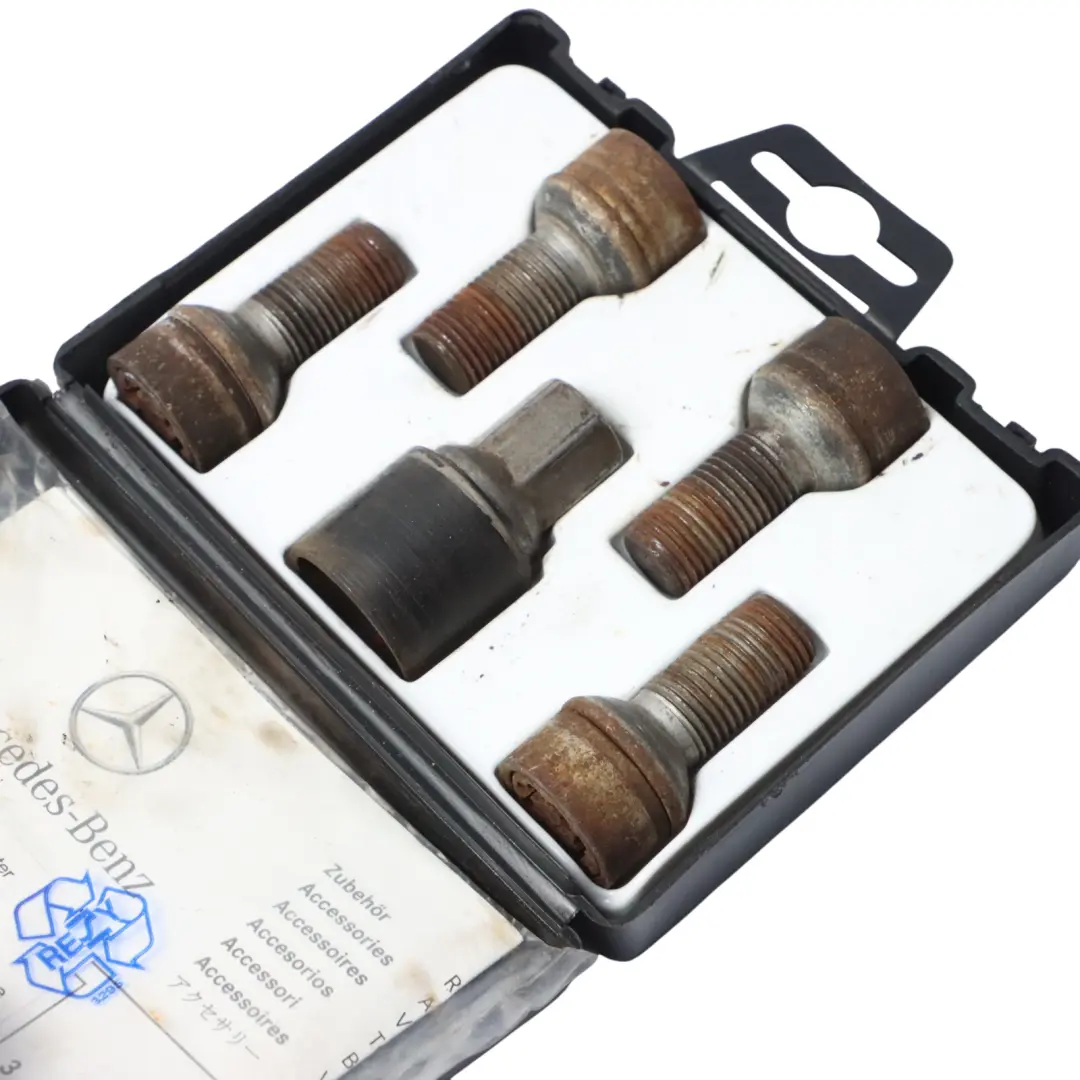 Bulloni sicurezza Mercedes W176 W204 W205 Bullone ruota posteriore anteriore Set per con numero di parte A0019901607 Bulloni sicurezza Mercedes W176 W204 W205 Bullone ruota posteriore anteriore Set - SKU A0019901607-3 - Numero di parte A0019901607