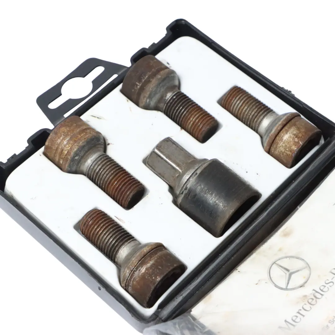 Bulloni sicurezza Mercedes W176 W204 W205 Bullone ruota posteriore anteriore Set per con numero di parte A0019901607 Bulloni sicurezza Mercedes W176 W204 W205 Bullone ruota posteriore anteriore Set - SKU A0019901607-3 - Numero di parte A0019901607