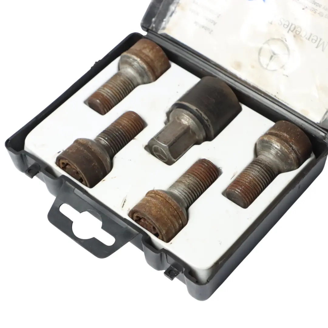 Bulloni sicurezza Mercedes W176 W204 W205 Bullone ruota posteriore anteriore Set per con numero di parte A0019901607 Bulloni sicurezza Mercedes W176 W204 W205 Bullone ruota posteriore anteriore Set - SKU A0019901607-3 - Numero di parte A0019901607