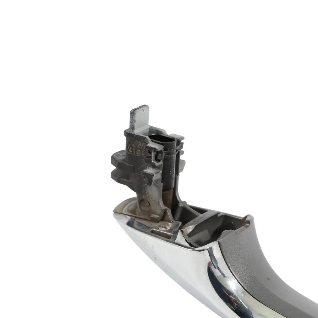 Maniglia Porta Posteriore Sinistra Grigio Montagna Magno 662 per Mercedes W177 con numero di parte A0997601901 Mercedes W177 Maniglia Porta Posteriore Sinistra Grigio Montagna Magno 662 - SKU A0997601901-MMA - Numero di parte A0997601901