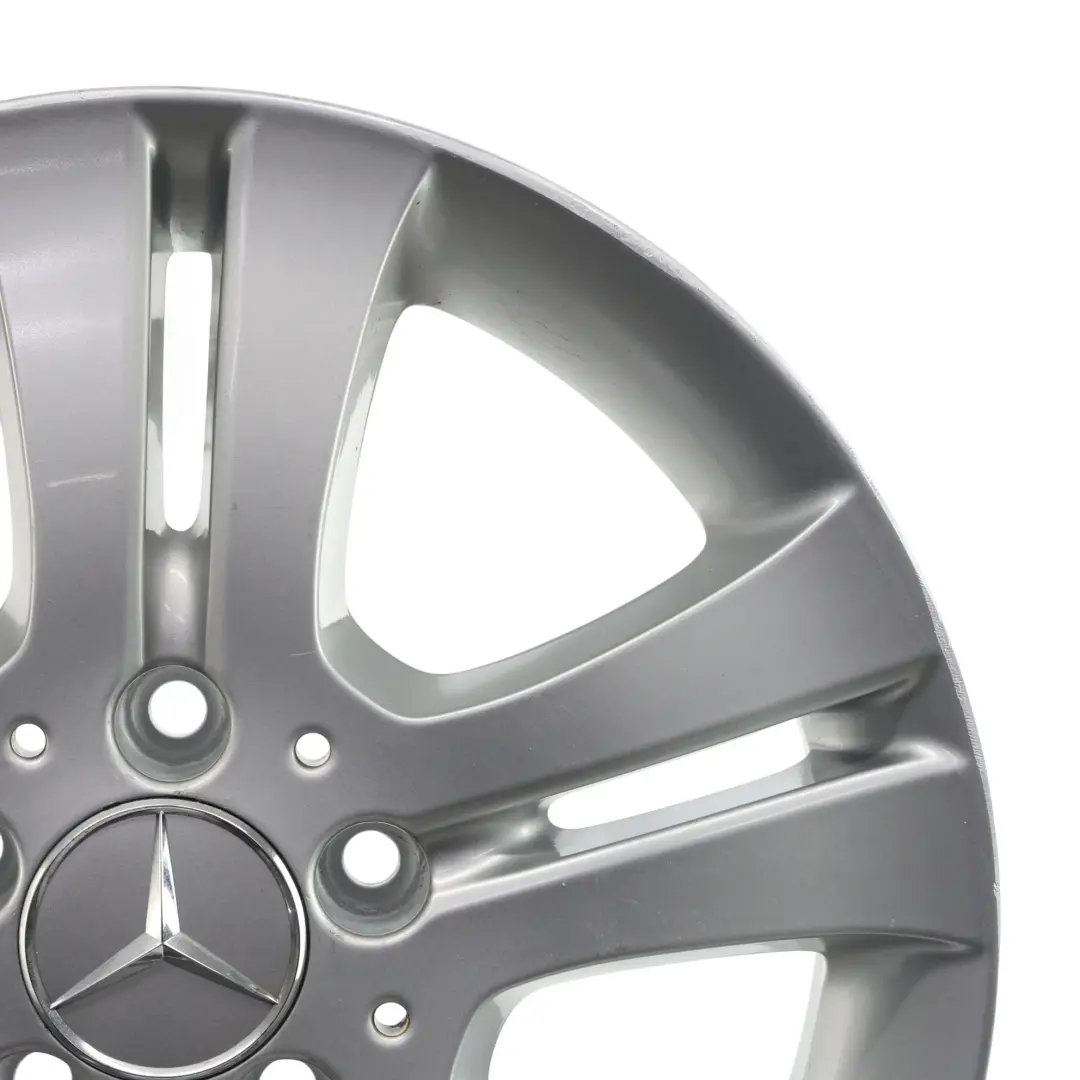 Cerchio in lega argento 16" ET:46 6J per Mercedes W245 con numero di parte A1694010202 Mercedes W245 Cerchio in lega argento 16" ET:46 6J - SKU A1694010202-1 - Numero di parte A1694010202