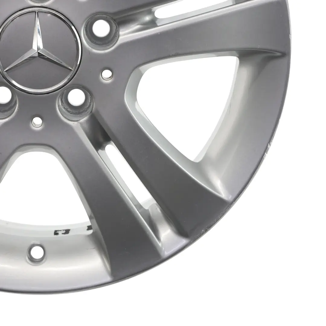 Cerchio in lega argento 16" ET:46 6J per Mercedes W245 con numero di parte A1694010202 Mercedes W245 Cerchio in lega argento 16" ET:46 6J - SKU A1694010202-1 - Numero di parte A1694010202