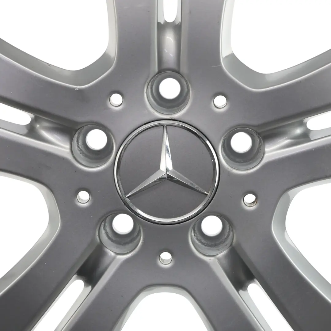Cerchio in lega argento 16" ET:46 6J per Mercedes W245 con numero di parte A1694010202 Mercedes W245 Cerchio in lega argento 16" ET:46 6J - SKU A1694010202-1 - Numero di parte A1694010202