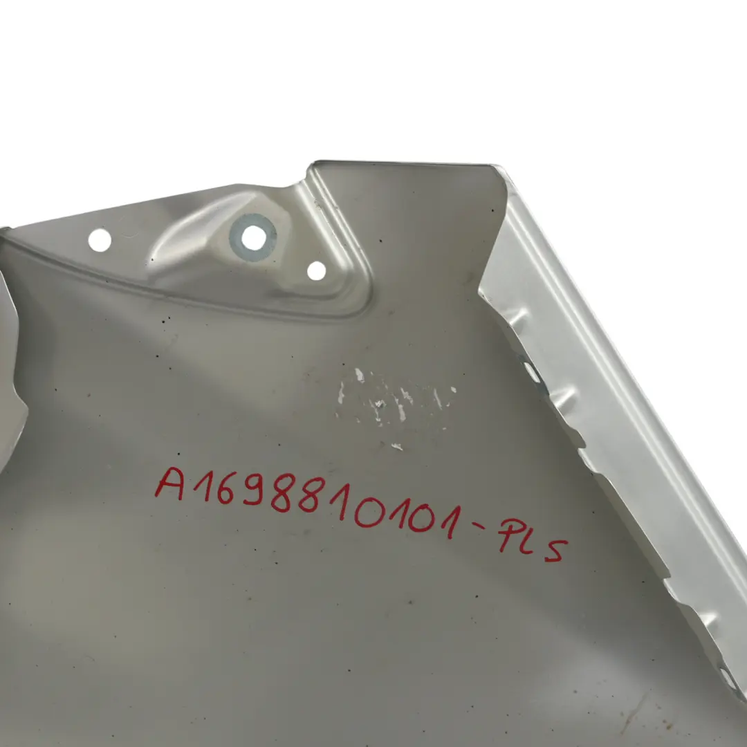 Guardabarros lateral izquierdo delantero Polar Silver Metallic 761 para Mercedes W169 con número de pieza A1698810101 Mercedes W169 Guardabarros lateral izquierdo delantero Polar Silver Metallic 761 - SKU A1698810101-PLS - Número de pieza A1698810101