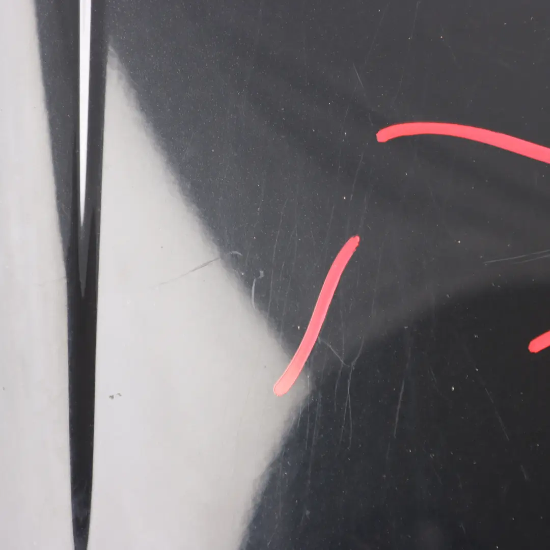 Pannello spoiler portellone bagagliaio Kosmos Nero - 191 per Mercedes W176 con numero di parte A1767900488 Mercedes W176 Pannello spoiler portellone bagagliaio Kosmos Nero - 191 - SKU A1767900488-KB1 - Numero di parte A1767900488